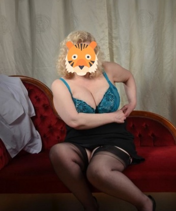 Страстная брюнетка с шикарной фигурой приглашает в гости для утонченного и нежного секса. Я выполню все твои желания и подарю незабываемые моменты удовольствия. 6304, 40 лет