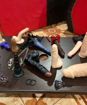 Я предлагаю широкий спектр услуг, которые позволят тебе насладиться моей компанией в самой романтической обстановке. От классического массажа до экспериментов в сексуальной сфере - всегда рада удовлетворить любые твои фантазии. Мои клиенты отмечают мое профессионализм и неповторимые навыки, и я уверена, что тебе понравится каждая минута проведенная со мной. У меня есть отличные отзывы, подтверждающие мое качество работы. Фото, которые ты видишь, полностью соответствуют действительности. Я живу в Москве и готова встретиться с тобой в любое удобное для тебя время. Со мной ты получишь незабываемый опыт, который заставит тебя возвращаться ко мне снова и снова. 💕😘🌹 9104, 35 лет